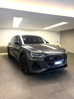 AUDI E-TRON ELÉTRICO SPORTBACK PERFORMANCE BLACK QUATTRO AUDI E-TRON ELÉTRICO SPORTBACK PERFORMANCE BLACK QUATTRO